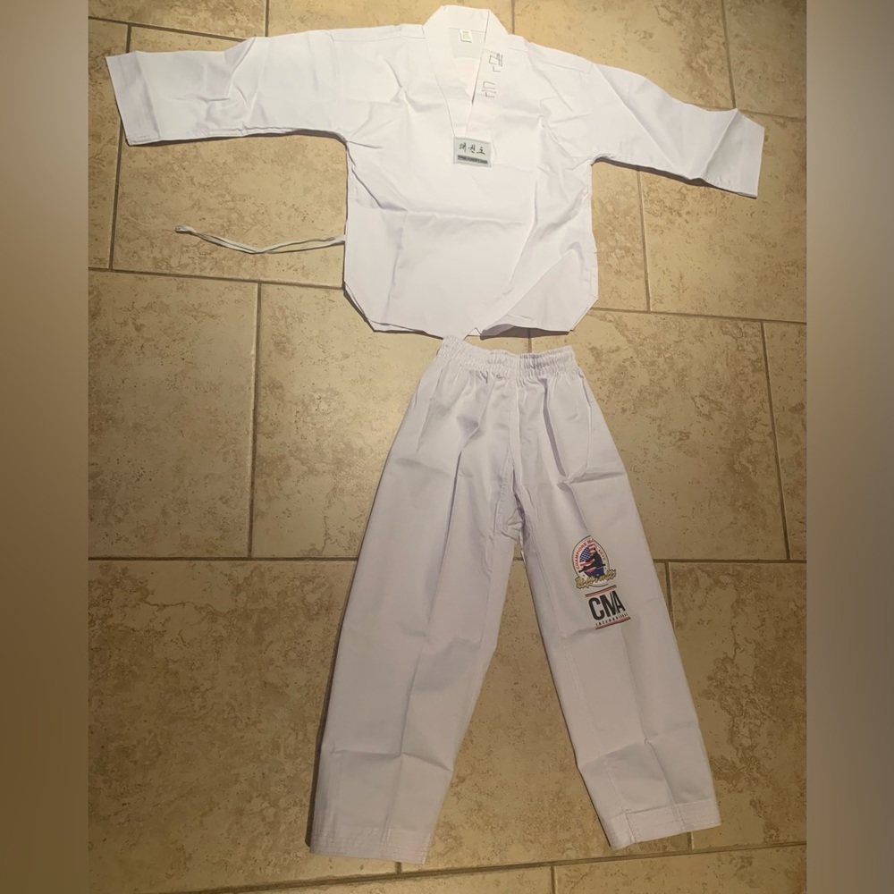 Taekwondo Uniform Size 0/140 (8-10 Year Old Child)